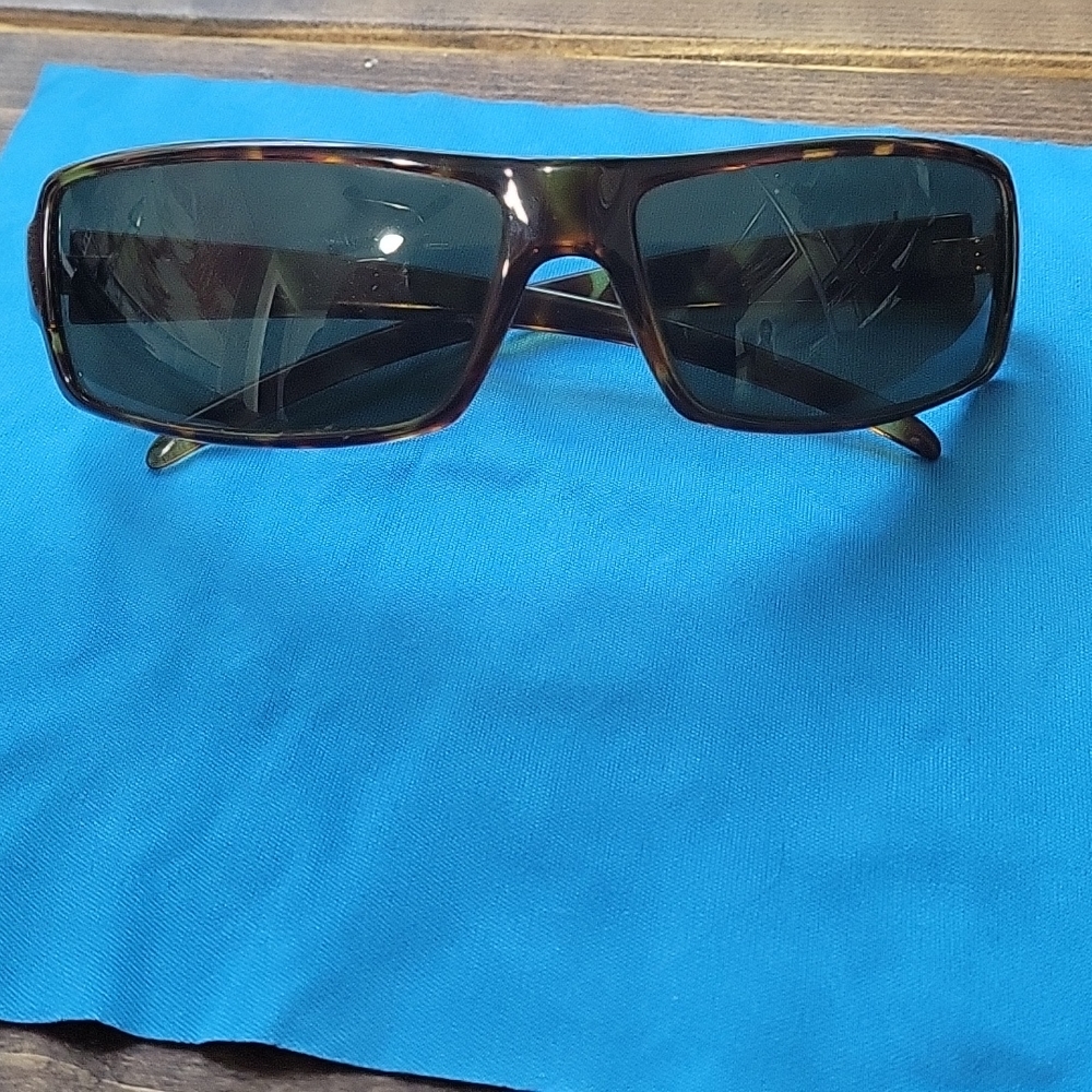 Sunglasses - Picture 2 of 9